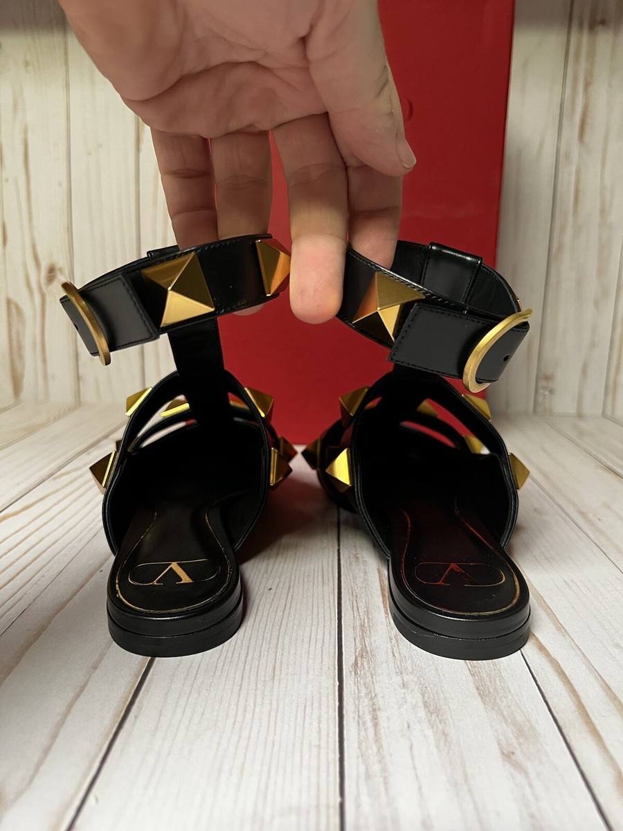 【VALENTINO】Roman Stud Mule Sandals/追跡+関税+全国送料込み VALENTINO GARAVANI Roman Stud leather mules | THE OUTNET