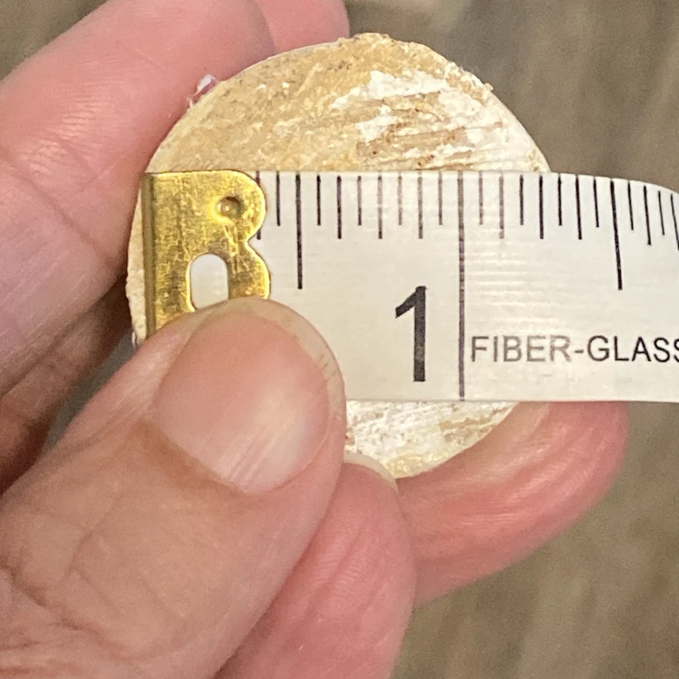 "4 patas de mesa de madera de salvamento vintage astilladas husillos pintados blancos reutilizables" Foto 4 de 4