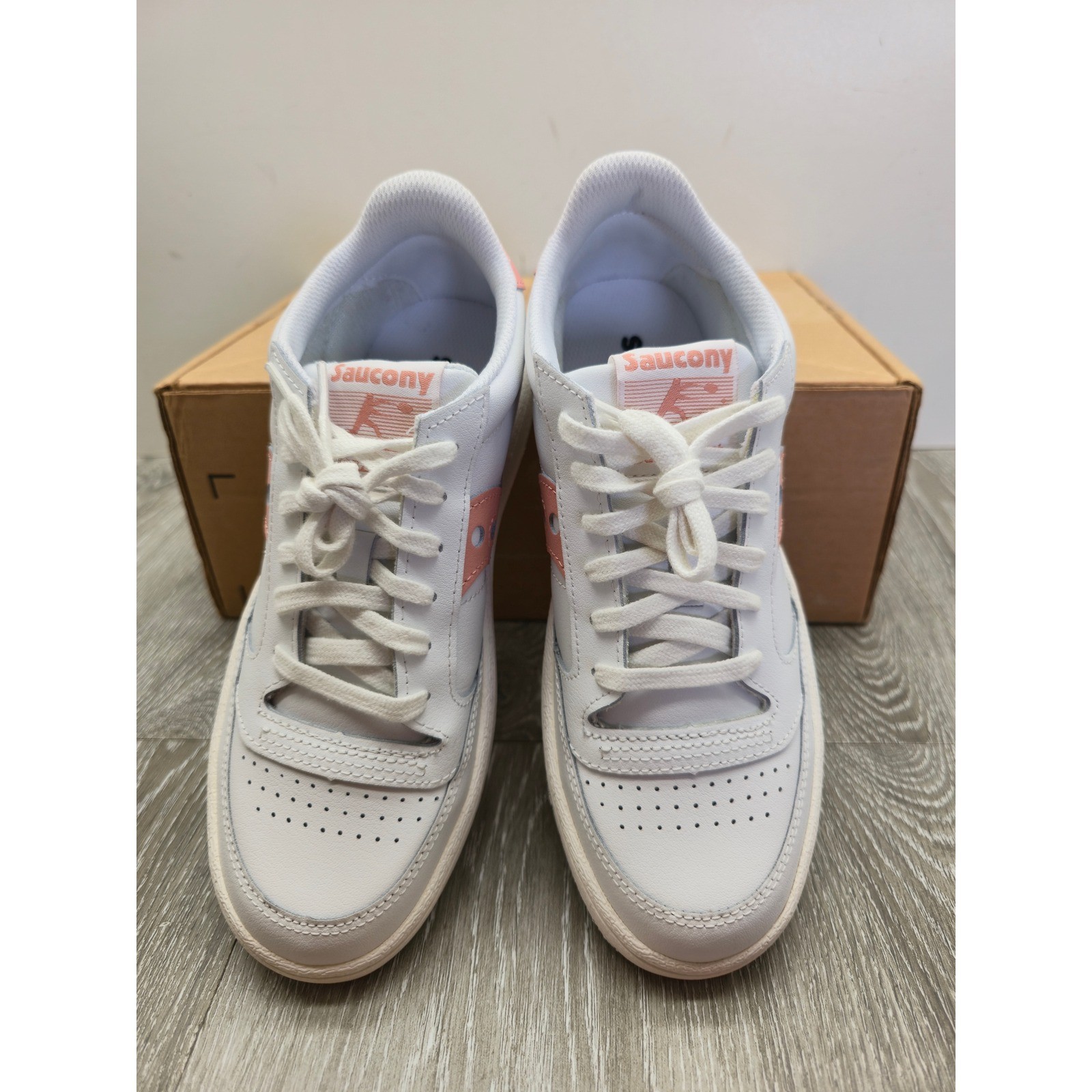 Saucony Jazz Court Womens Sneakers White Pink Low Top Size 7.5 thumbnail 2