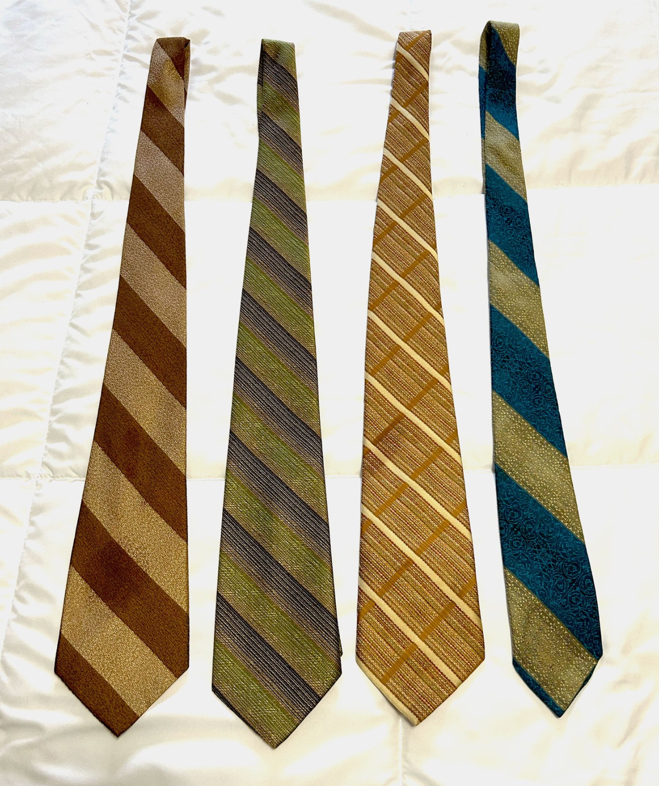 Vintage Men's Striped Ties Excellent Condition - Lot of 4 - Green Yellow Orange