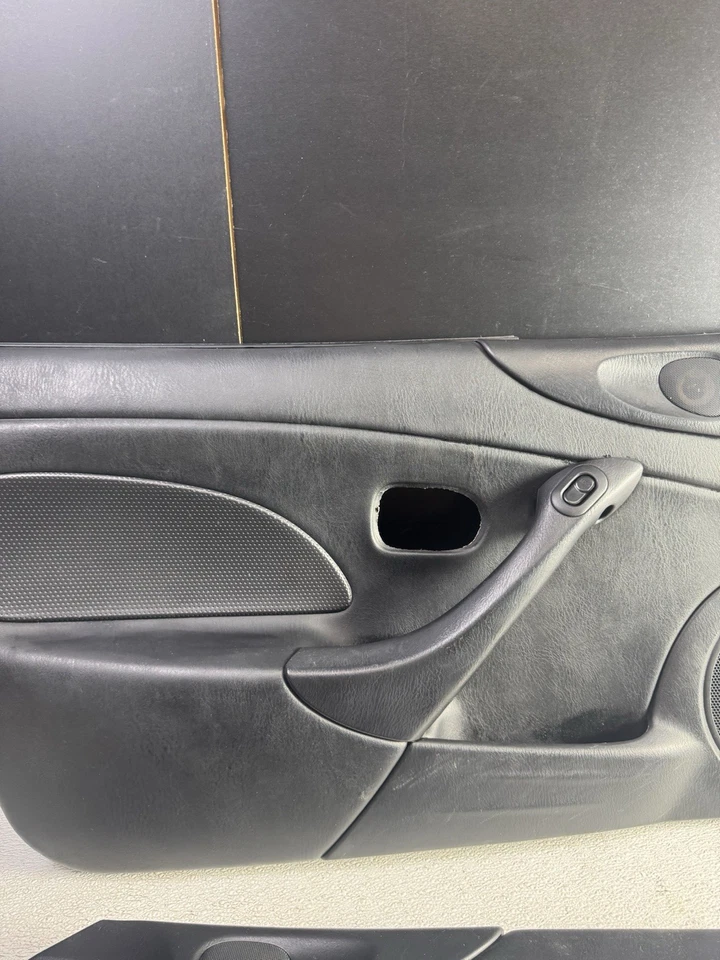 Tarjeta de moldura de panel de puerta izquierda y derecha negra Mazda MX-5 Miata 2001-2005 OEM Foto 3 de 4