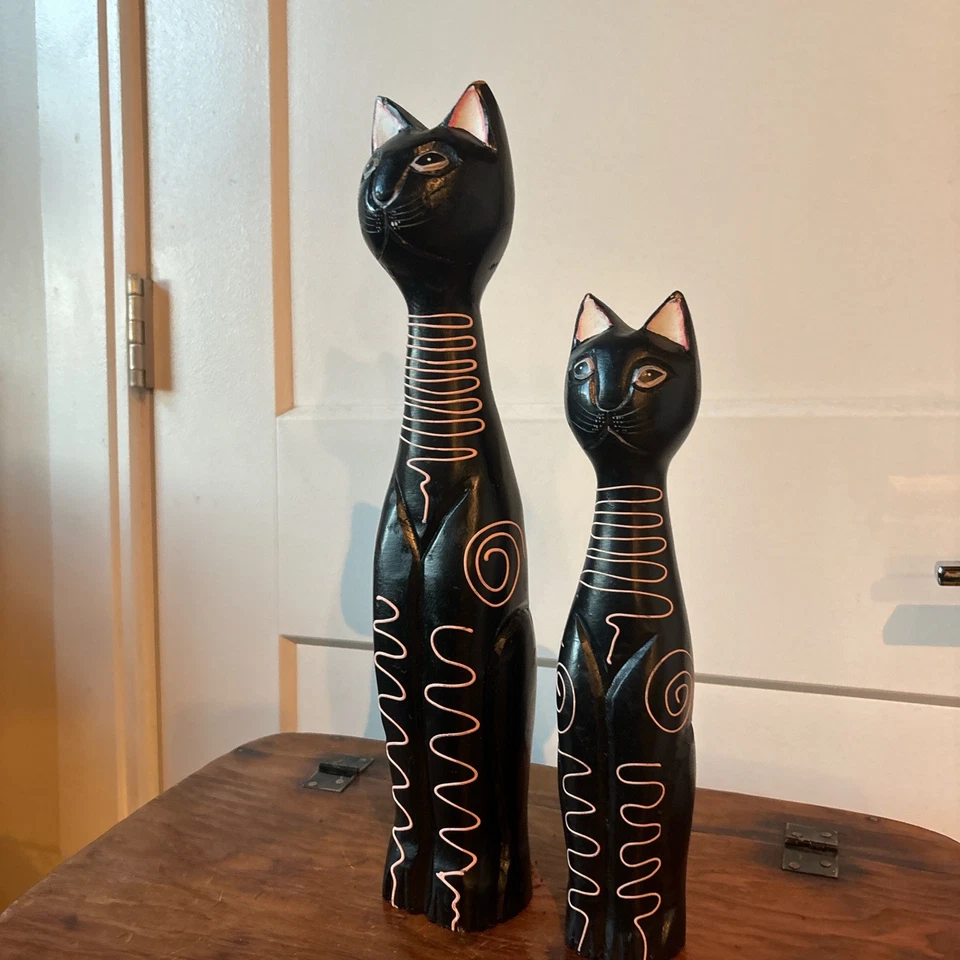 Estatua de madera decorativa vintage de gato y gatito de pie Foto 2 de 4