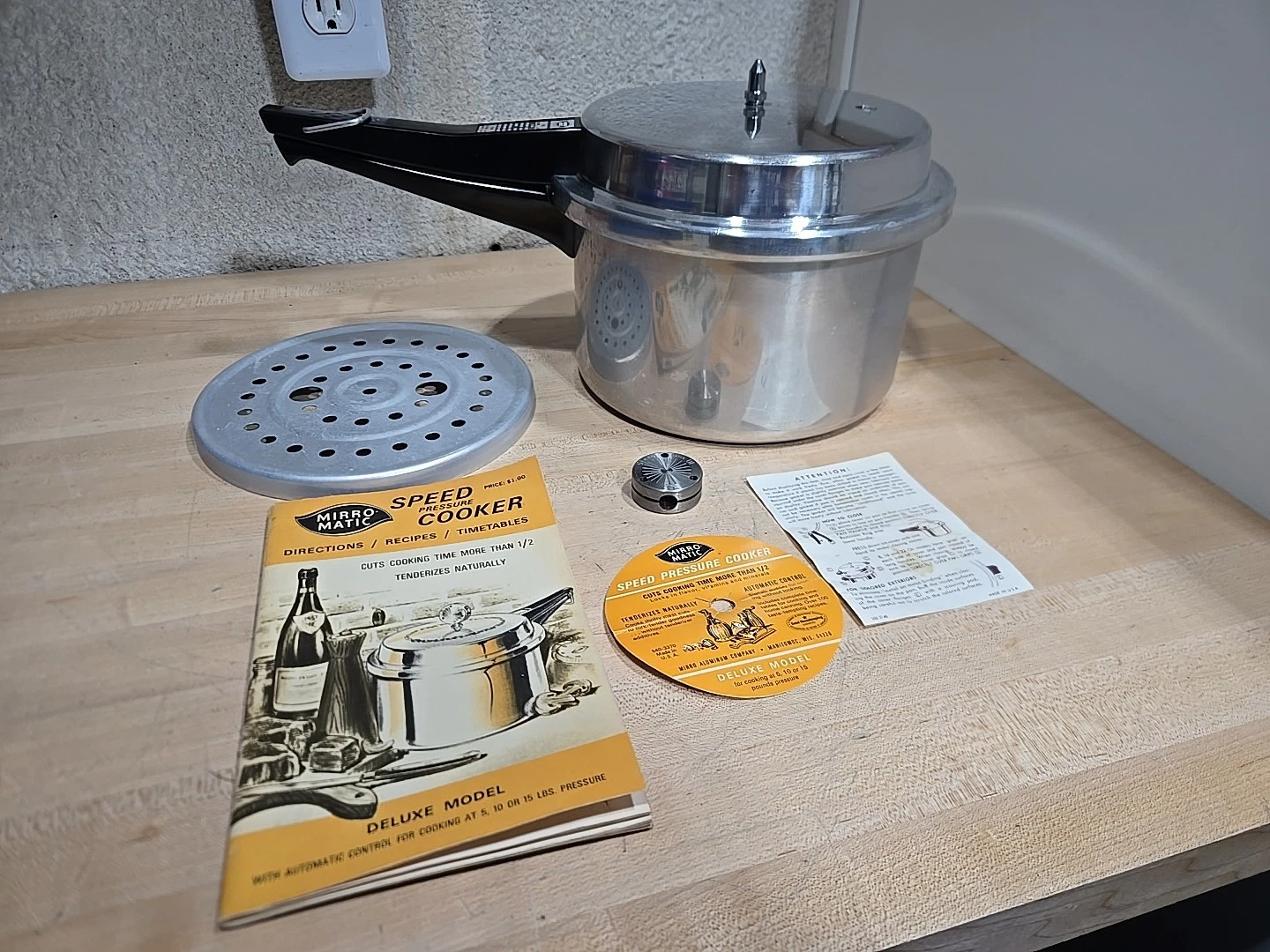 Vintage Mirro Matic 4 Quart M-0294 Aluminum Pressure Cooker Complete W/ Trivet