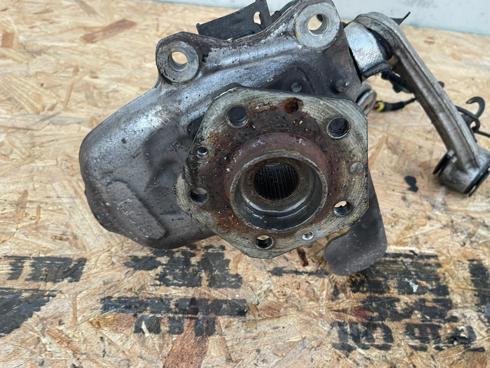 RIGHT FRONT SPINDLE/KNUCKLE W/CONTROL ARM 08-19 MASERATI GRANTURISMO 4.2L M145