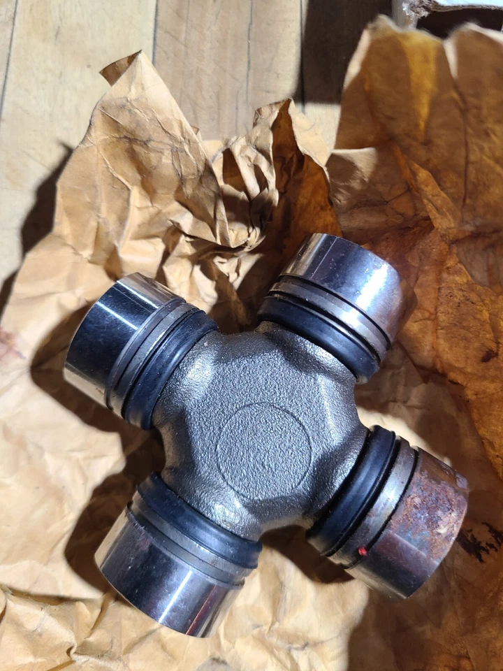  Front Axle Universal U-Joint OEM NOS GM 6273940 SPICER CHEVY GMC JIMMY 4x4 - Image 4 of 4