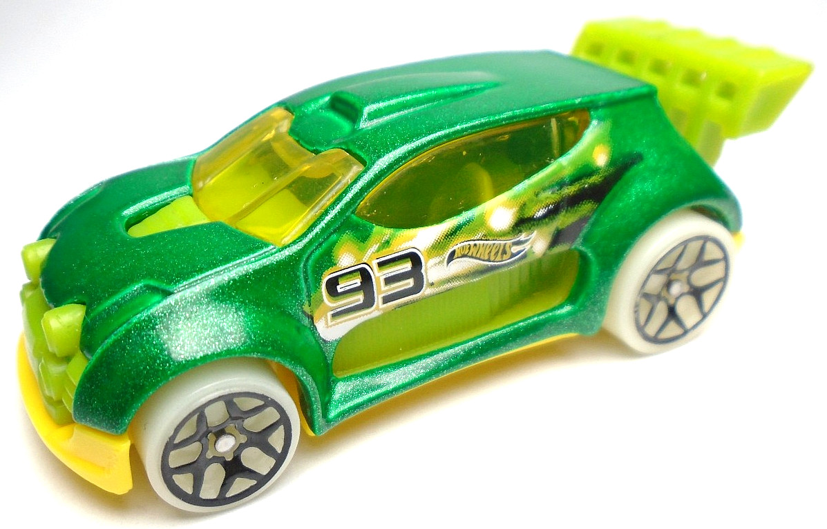 2017 HOT WHEELS HW GLOW WHEELS FAST 4WD #93 GREEN 1:64 DIECAST 2 5/8" RACE CAR