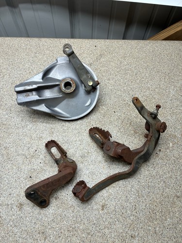 1983 YAMAHA XT550 REAR BACK BRAKE DRUM Foot Pedal Pegs 5Y1-25321-00-98 Xt 550