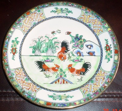 Authentische handbemalte alte chinesische dekorative Hähne mit Untertasse