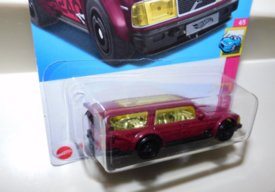 Hot Wheels 2022 #232 Volvo 240 Drift Wagon, Scala 1:64, Pressofuso