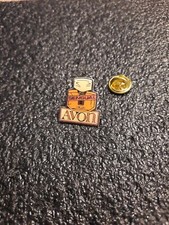 Pin's Avon France produit hygiène soin beauté parfum - Pin Pins Badge Jan23