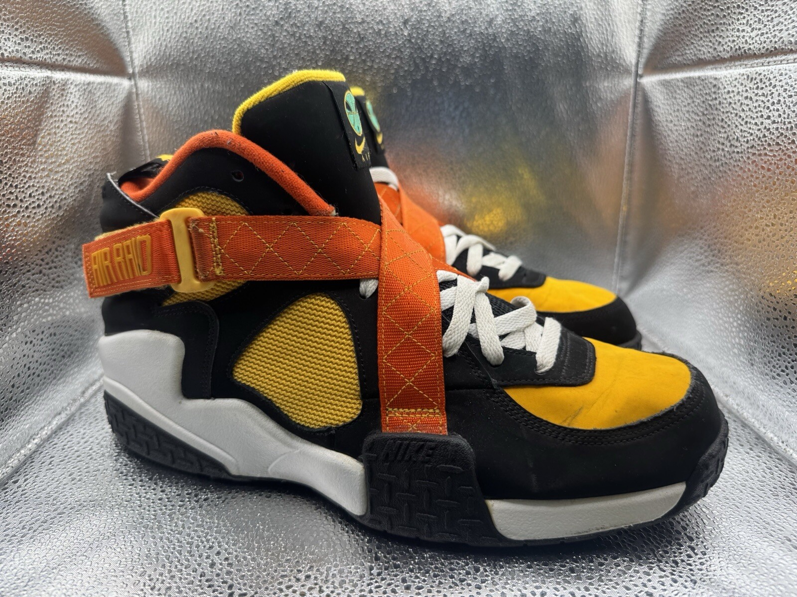 RARE Size 11.5 Nike Air Raid Black Gold White DD9222-001 Men Sneakers