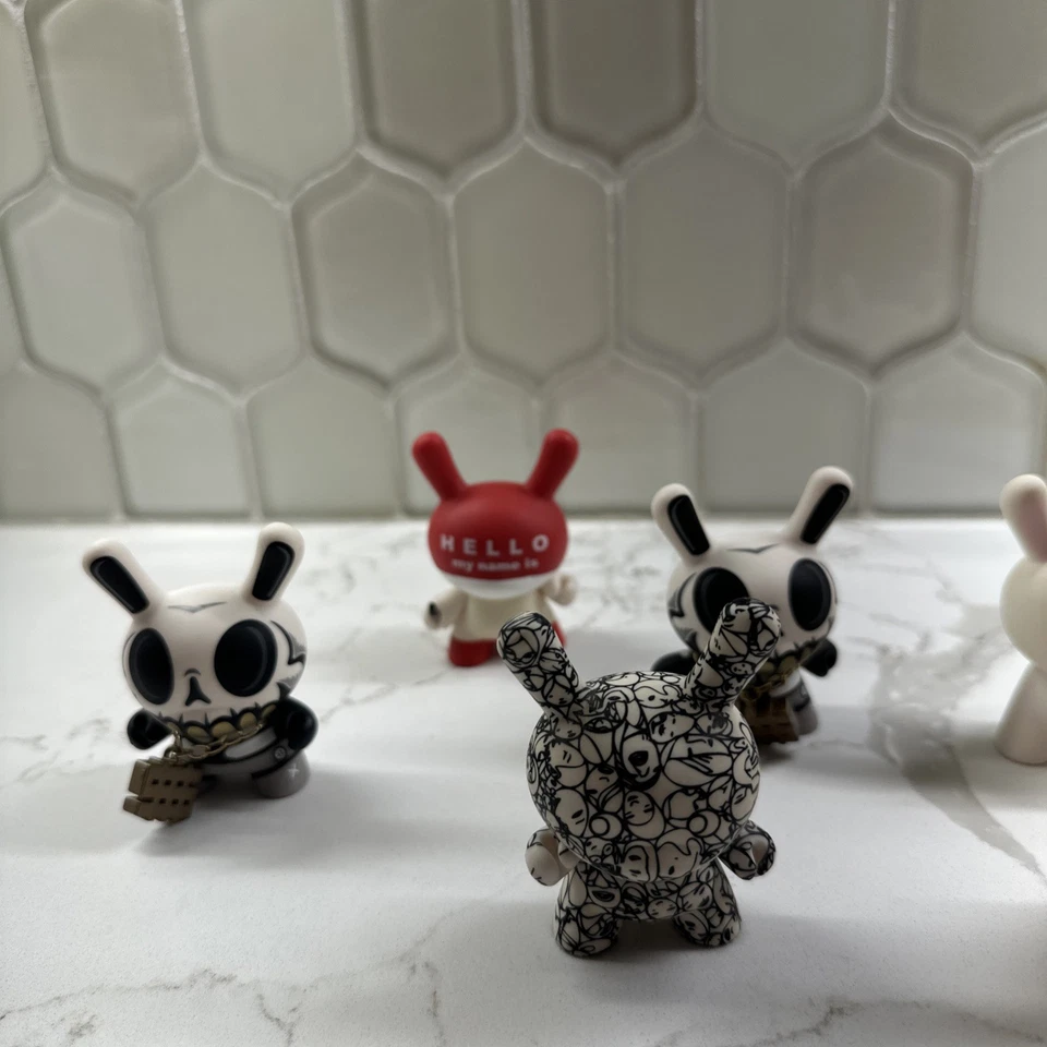 Dunny set of 7 lot huckgee my name is, mad modern hero, bunny lot, bunny lot - Image 3 of 4