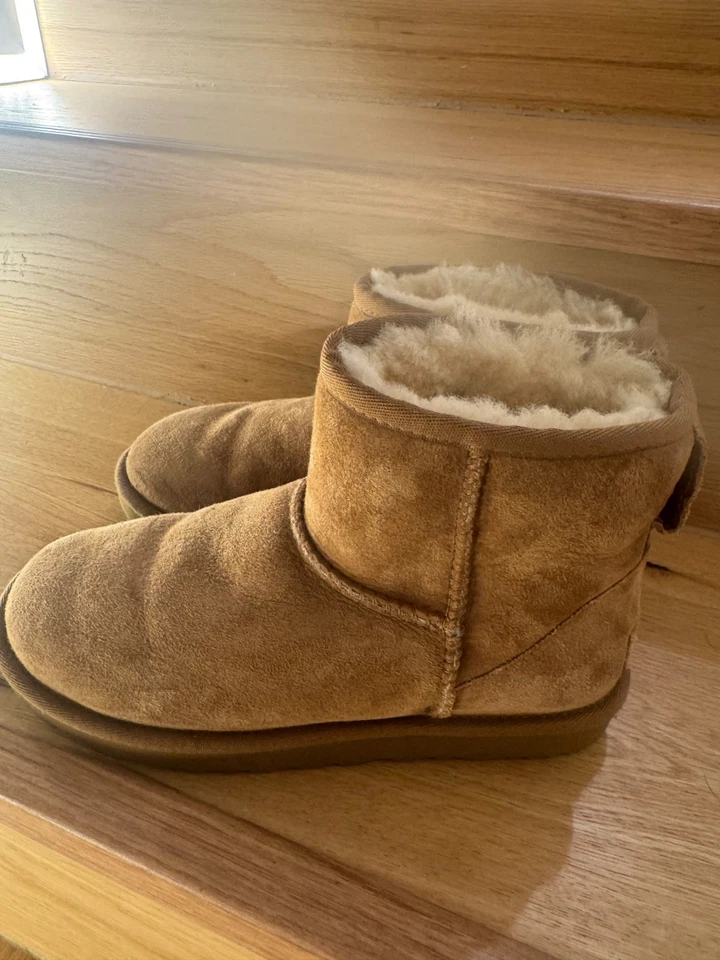 UGG Classic Mini, foto 3 di 5
