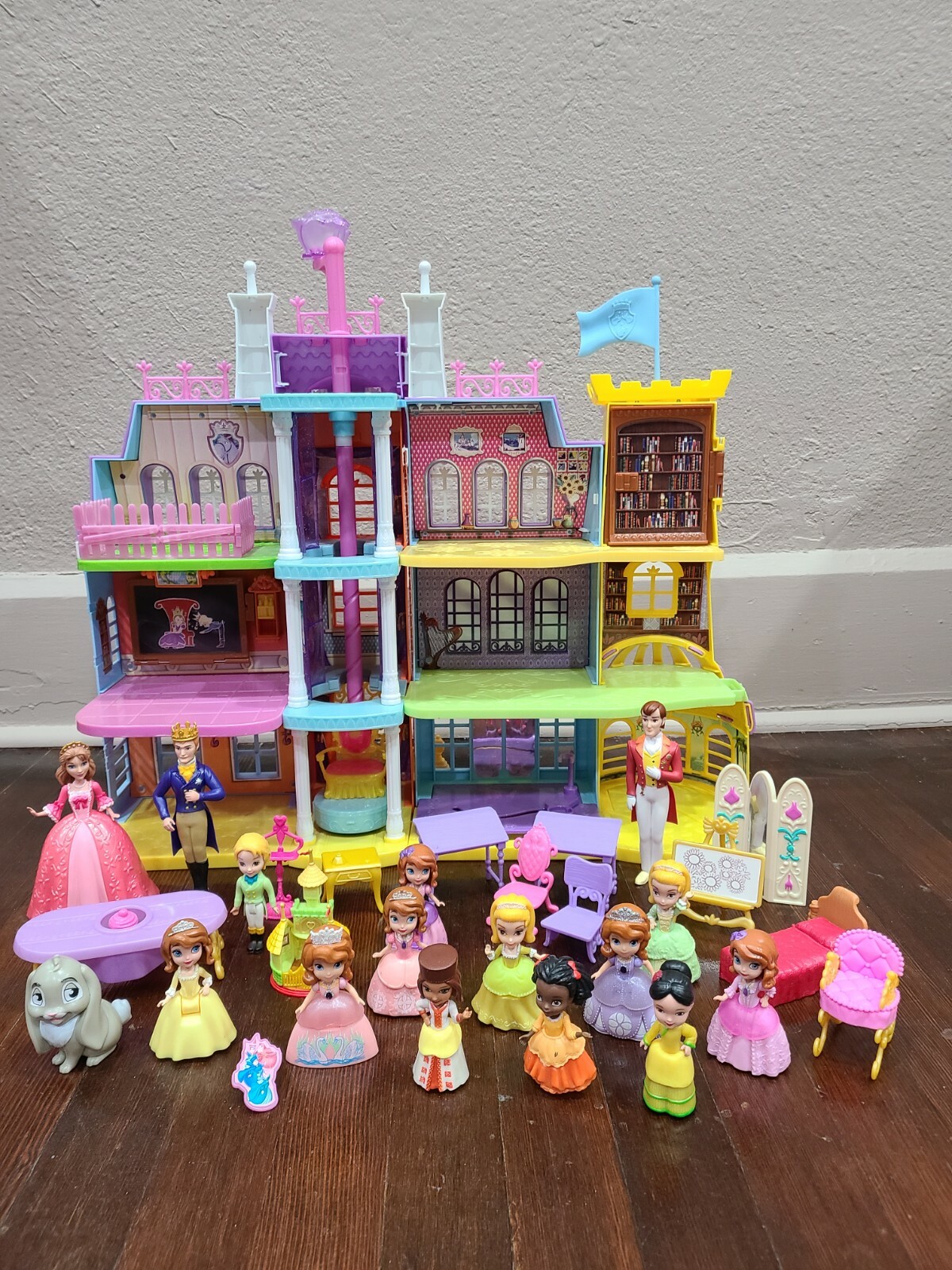 sofia the first doll house