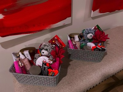 15piece Small Gift Baskets for Women Gifts. Christmas Themed.