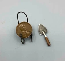 MINIATURE DOLLHOUSE 1:12 SCALE GARDENING HAND TROWEL-SIR THOMAS THUMB - 525