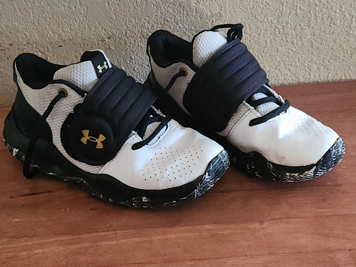 Under Armour Boys Grade School UA Zone BB Basketball Shoes Size 3Y