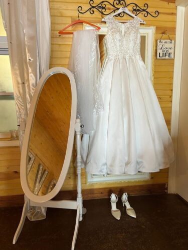 Wedding dress … Stunning white wedding dress. Used