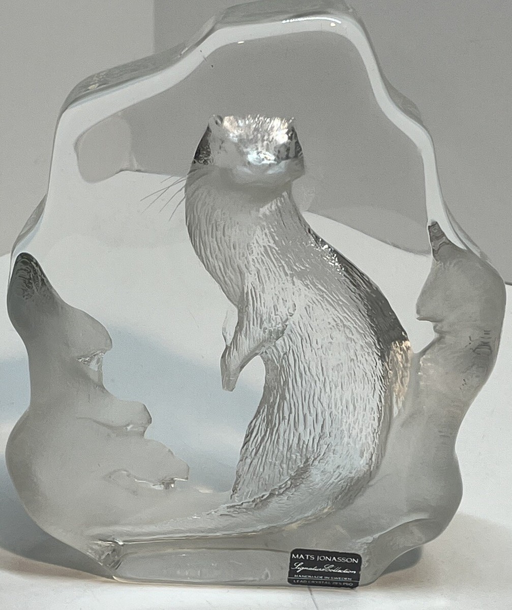 Mats Jonasson 'Curious Otter' Lead Crystal Paperweight Handmade In