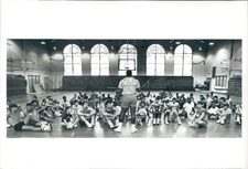 1987 Press Photo Shakey's Basketball Camp Miami High School Gym 1980s