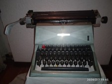 Olivetti 82 Diaspron macchina da scrivere vintage  anni 60.  Carrello Grande. 