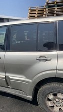 Porte arrière et accessoires Mitsubishi PAJERO