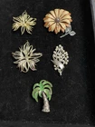 Lot of 5 Vintage Brooches Pins Gold Tone Floral Palm Tree Costume Jewelry