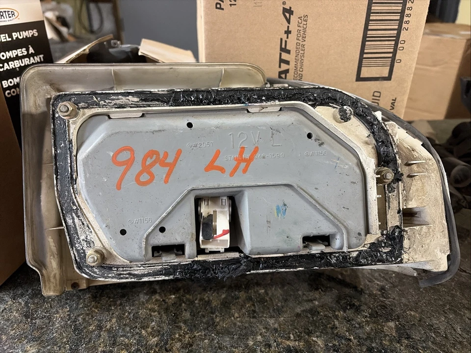 1992-1993 Mitsubishi Galant Rear Left Side Quarter Panel Mounted Tail Light - Image 4 of 4