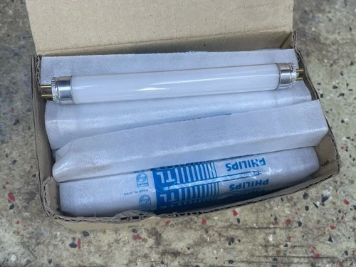 (22 Pcs) PHILIPS - F4T5/CW - Mini Bi-Pin Florescent Bulbs - 4 WATTS 33236-1
