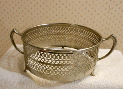 VINTAGE STAINLESS STEEL CASSEROLE HOLDER with Legs and Handles 3.5'' H x 8'' Acros