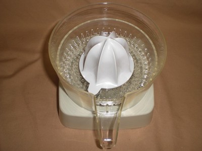 OSTER REGENCY KITCHEN CENTER ''JUICER'' ACCESSORY PART - 952-06B -EXCELLENT