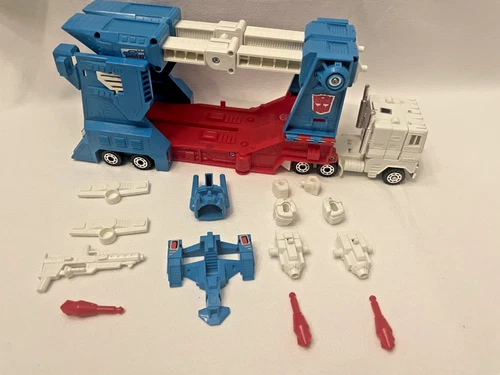 Vintage G1 Transformers Autobot ULTRA MAGNUS nr complete with accessories