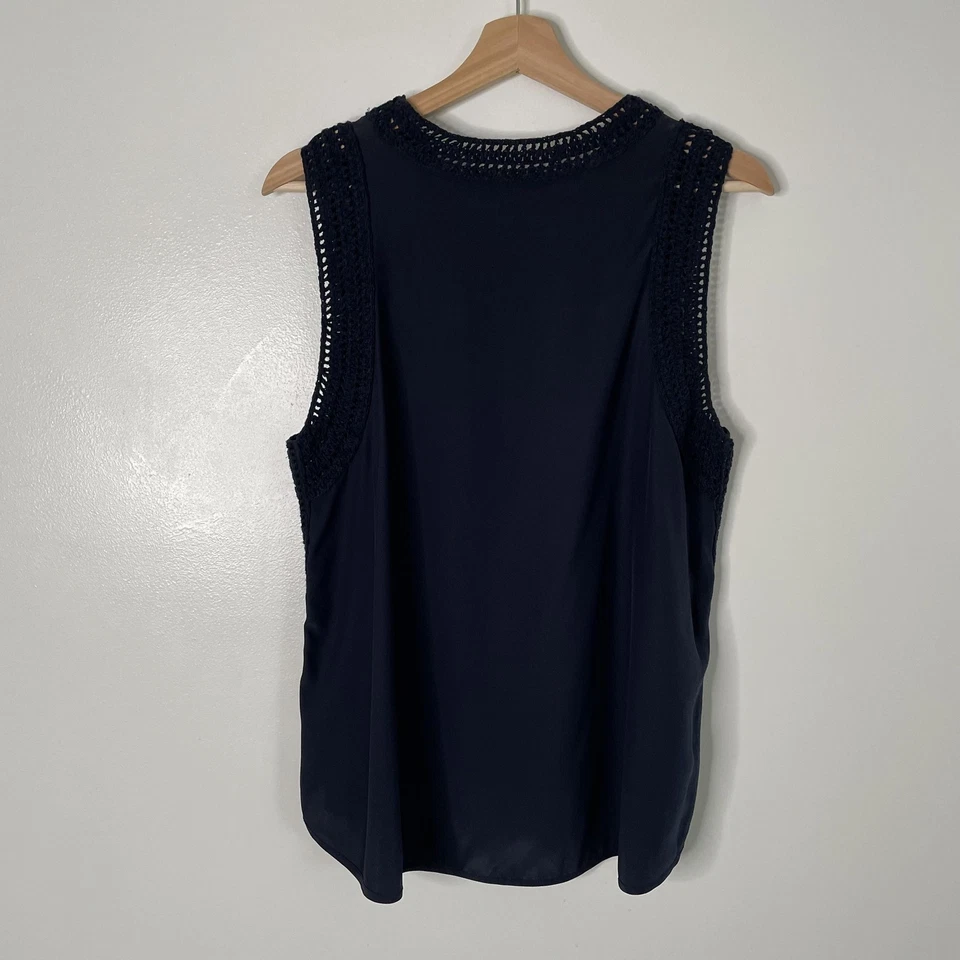 Blusa Elizabeth and James Mujer Mediana Azul Seda Borde Crochet Sin Mangas Trabajo Foto 4 de 4