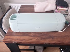 Cricut Explore 3, mint green. Pens and carry case included
