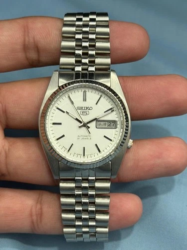 Vintage Seiko 5 Automatic Men’s Watch Ref. 7009-3110 | Silver Dial | Day-Date |
