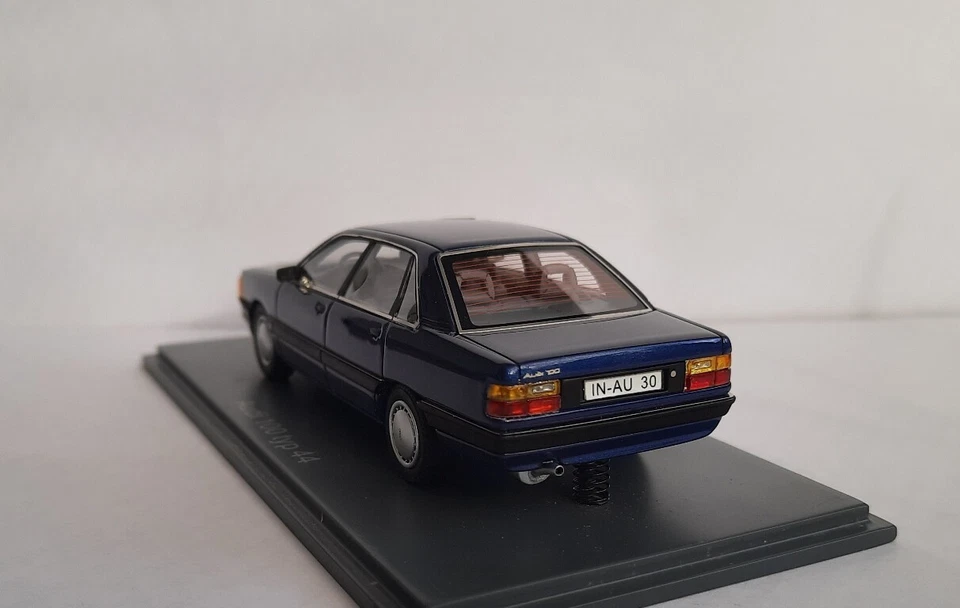 NEO 43035 1:43 Audi 100 typ 44 blue metallic - Image 3 of 4