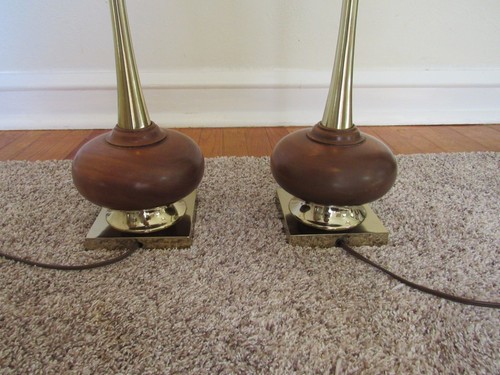 Vintage Pair of Walnut and Brass Finish Laurel Mid Century Genie Lamps - Picture 9 of 18