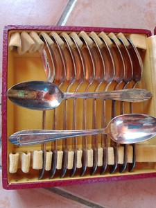 Le coffret des Huitres - 4 fourchettes et 1 couteau à huitre