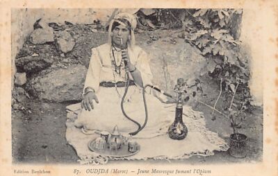Morocco - OUJDA - Young Moorish smoking Opium - Hookah - Ed. Benichou