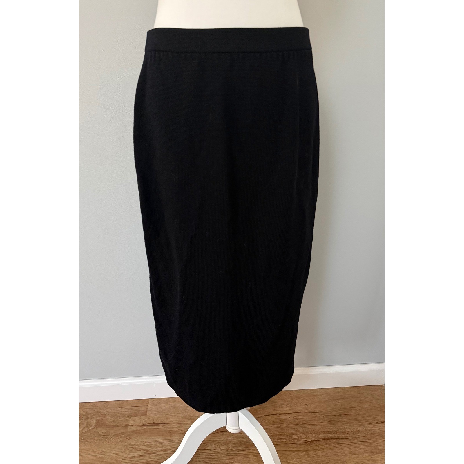 St. John Basics Santana Knit Pencil Midi Skirt Black Back Slit Stretch Size 10