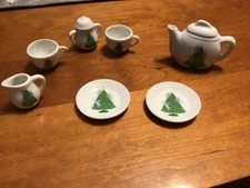 B. Shackman & Co. 9 Piece Christmas Tree Miniature Tea Set 21368 Vintage 1983