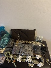 Costume jewelry/ random lot As Pictured  Extras