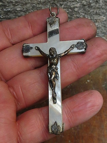 Lovely antique CRUCIFIX / CROSS PENDANT 