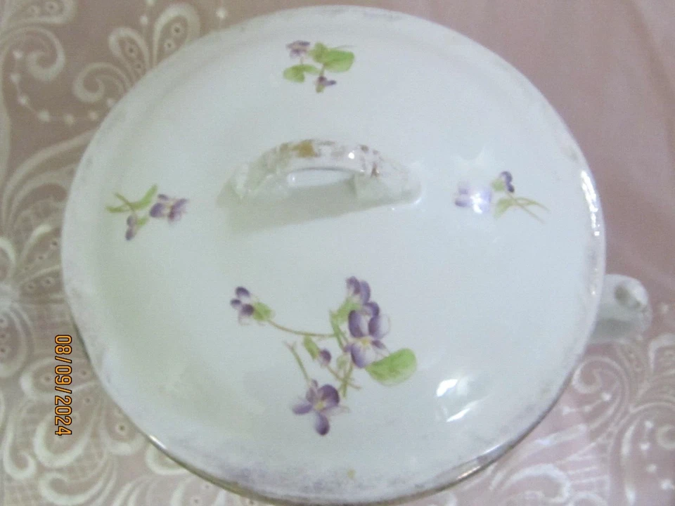 De colección. Olla y tapa de cámara de porcelana ~ violetas púrpuras ~ aspecto victoriano Foto 3 de 4