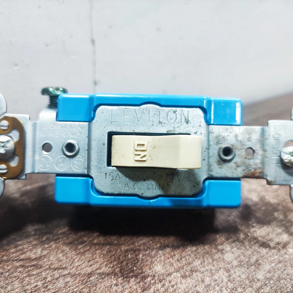 NEW OPEN BOX | LEVITON 1201-02I 15A SINGLE POLE TOGGLE SWITCH - Image 3 of 4