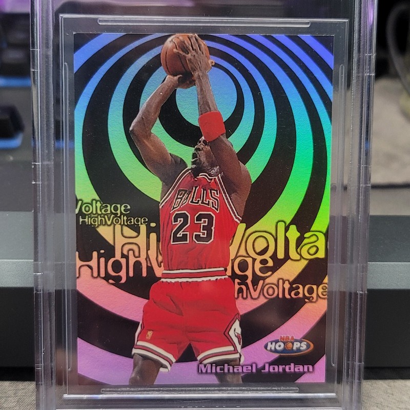 97-98 Michael Jordan High Voltage - Michael Jordan Cards