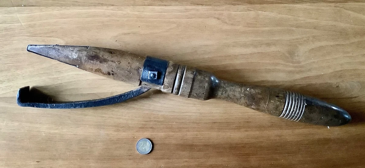 n° 21 OLD TOOL OUTIL ANCIEN, PINCE FORGÉE DE FORGERON XIXe FER FORGE