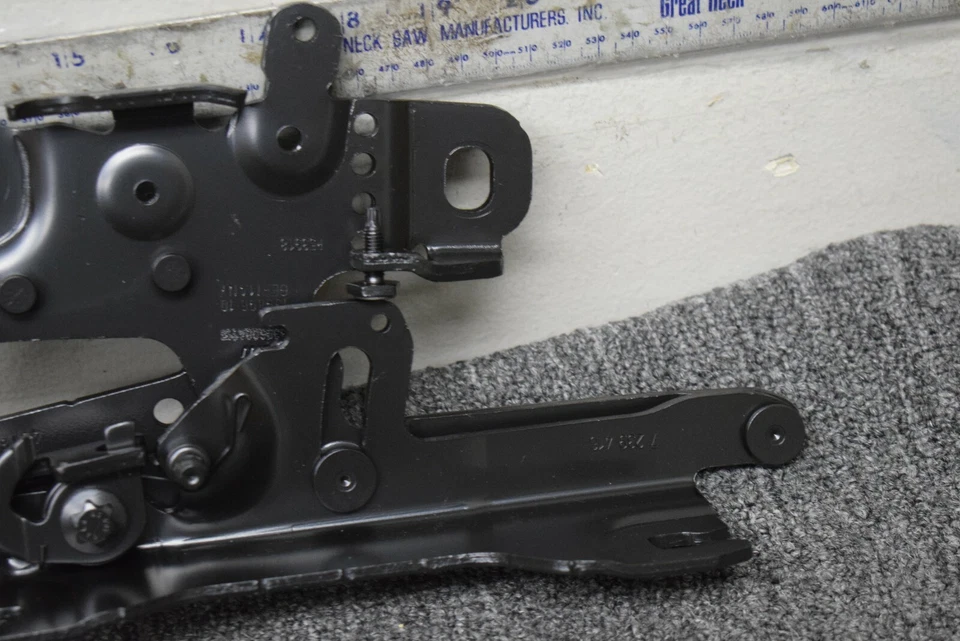 BMW 340I 2016 bloqueo de pestillo del capó OEM de fábrica Foto 3 de 4