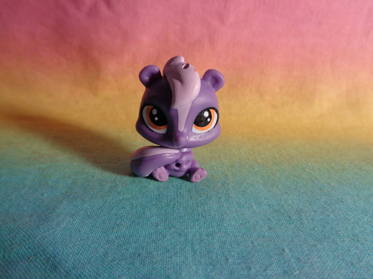 Littlest Pet Shop Surprise Families Shoshana L'Aroma Skunk Lavender #55