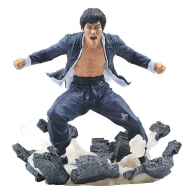 BRUCE LEE Diorama Gallery Earth PVC Statue 25 cm DIAMOND SELECT TOYS